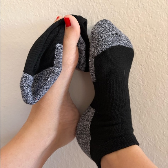 Women’s used ankle socks well worn - Picture 3 of 4